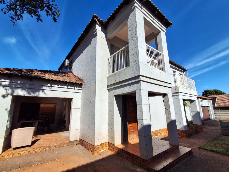 3 Bedroom Property for Sale in Safari Gardens North West